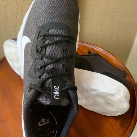 Nike Men Sneakers - Picture 6 of 8